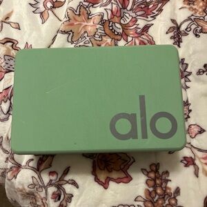 ALO Yoga Mint Green Block